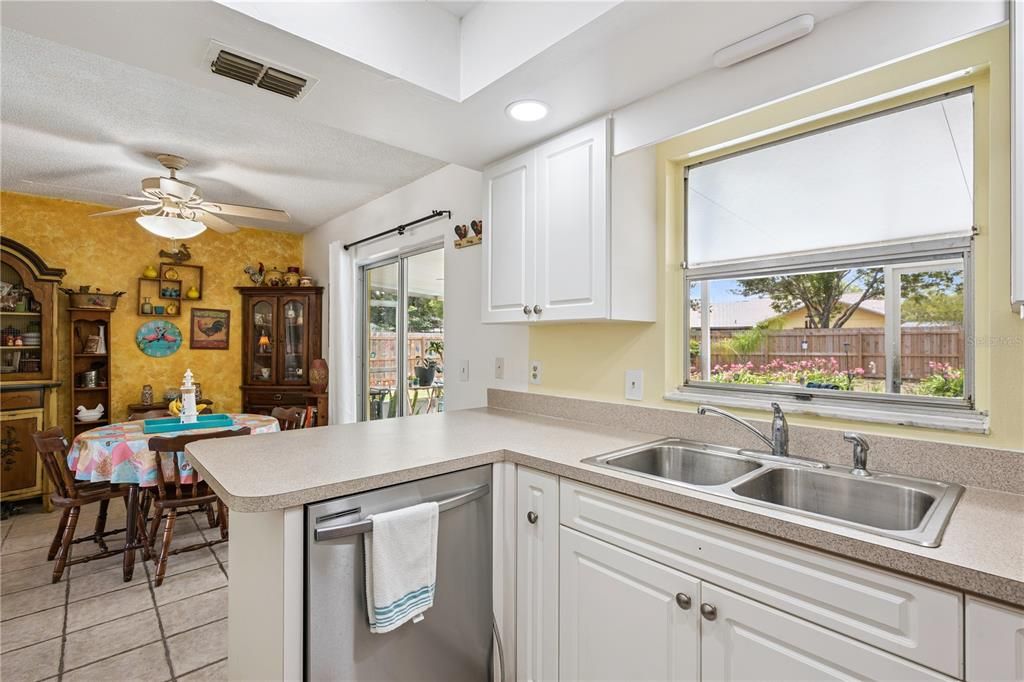 For Sale: $460,000 (3 beds, 2 baths, 1184 Square Feet)