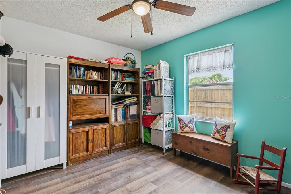 For Sale: $460,000 (3 beds, 2 baths, 1184 Square Feet)