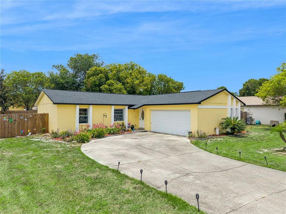 For Sale: $460,000 (3 beds, 2 baths, 1184 Square Feet)