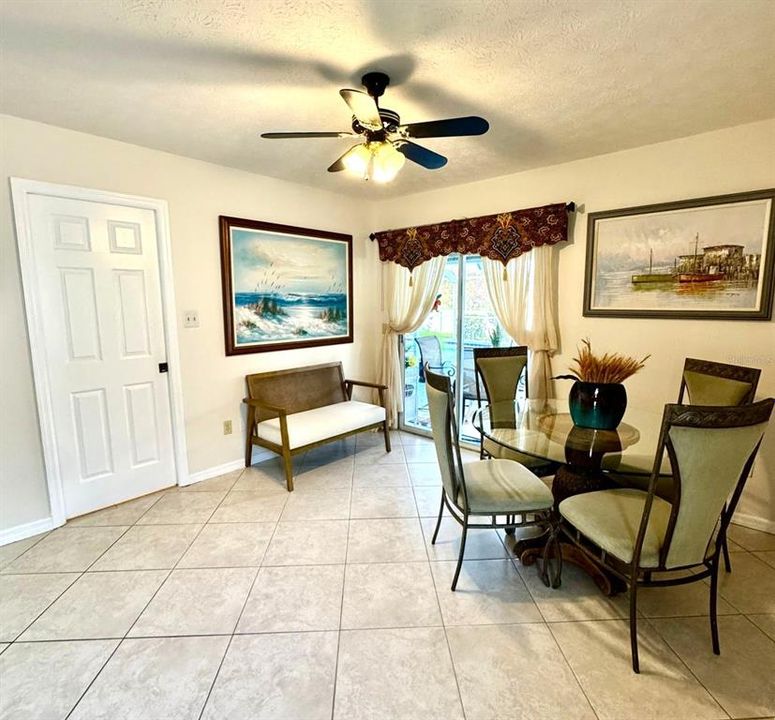 For Rent: $1,300 (1 beds, 1 baths, 746 Square Feet)