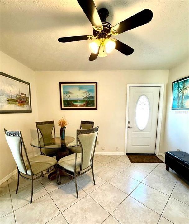 For Rent: $1,300 (1 beds, 1 baths, 746 Square Feet)