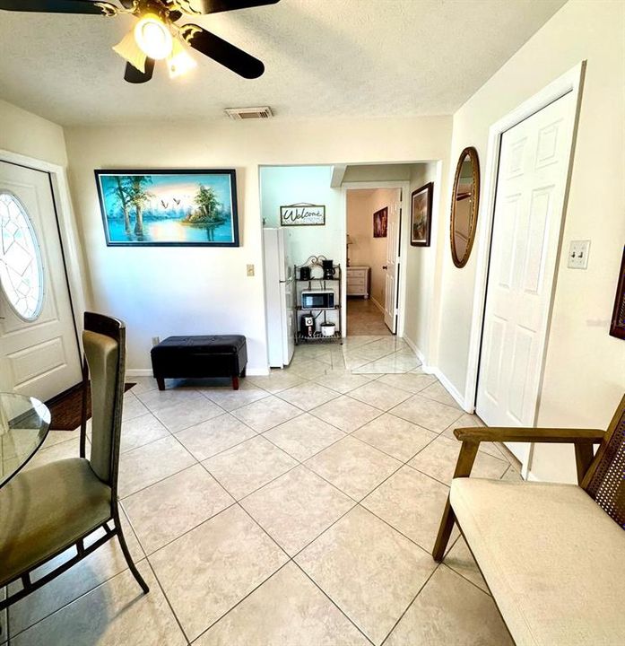 For Rent: $1,300 (1 beds, 1 baths, 746 Square Feet)