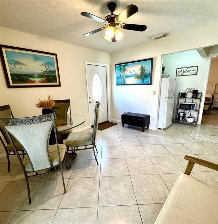 For Rent: $1,300 (1 beds, 1 baths, 746 Square Feet)