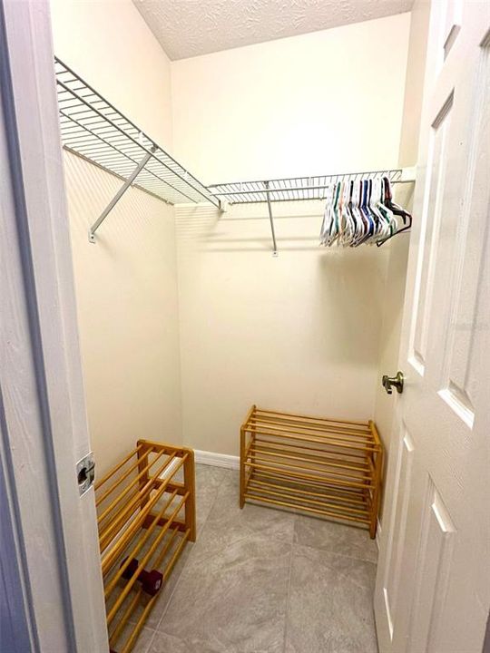 For Rent: $1,300 (1 beds, 1 baths, 746 Square Feet)