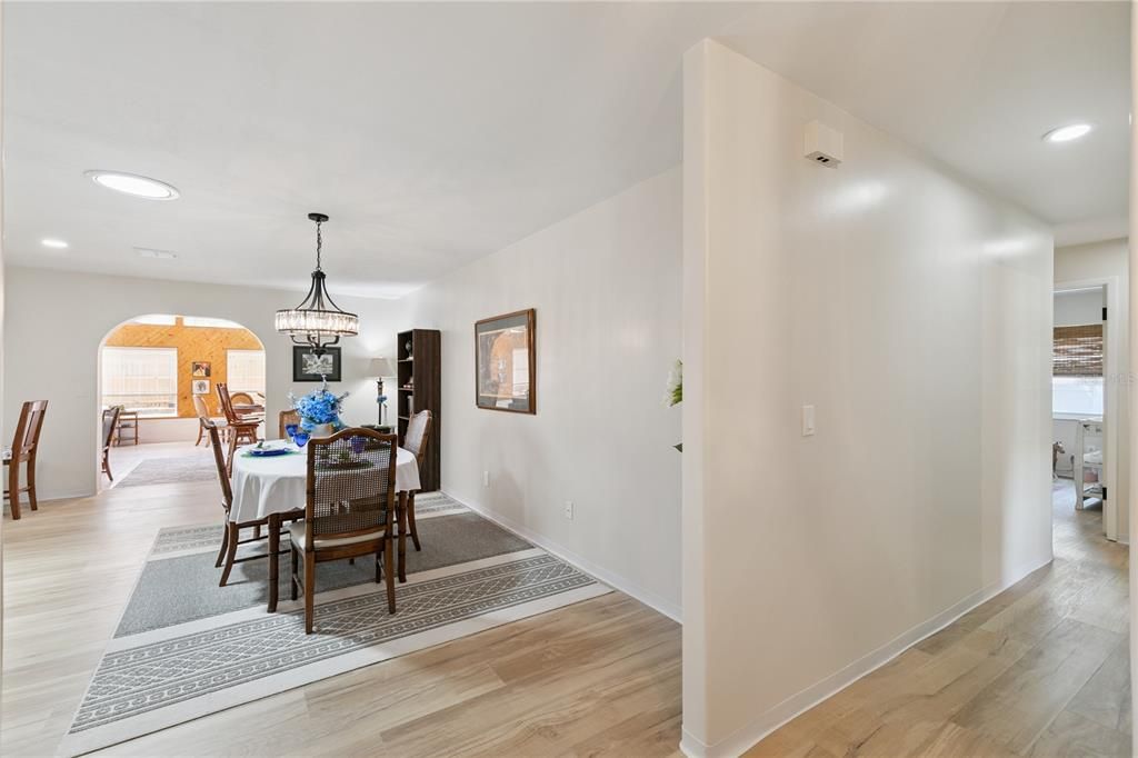 En Venta: $549,000 (4 camas, 2 baños, 2250 Pies cuadrados)