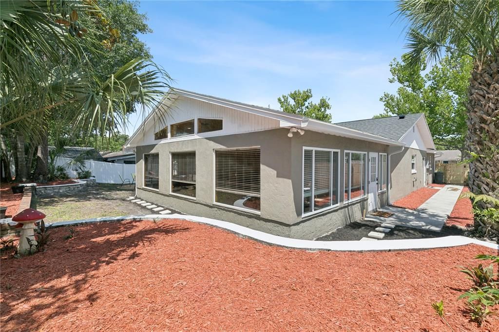 En Venta: $549,000 (4 camas, 2 baños, 2250 Pies cuadrados)