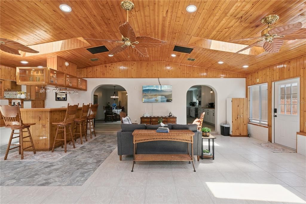 En Venta: $549,000 (4 camas, 2 baños, 2250 Pies cuadrados)