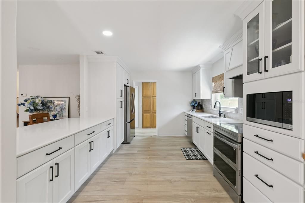 En Venta: $549,000 (4 camas, 2 baños, 2250 Pies cuadrados)