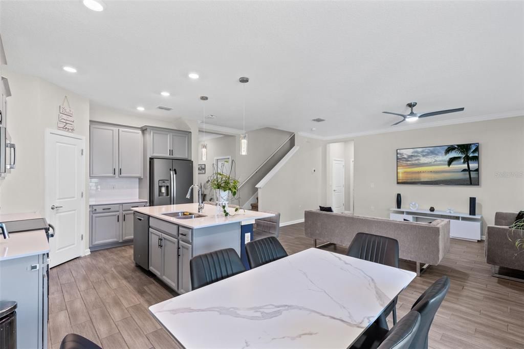 En Venta: $460,000 (5 camas, 3 baños, 2566 Pies cuadrados)
