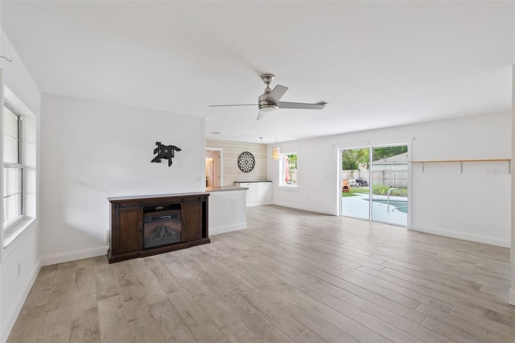 Activo con contrato: $314,900 (3 camas, 2 baños, 1330 Pies cuadrados)