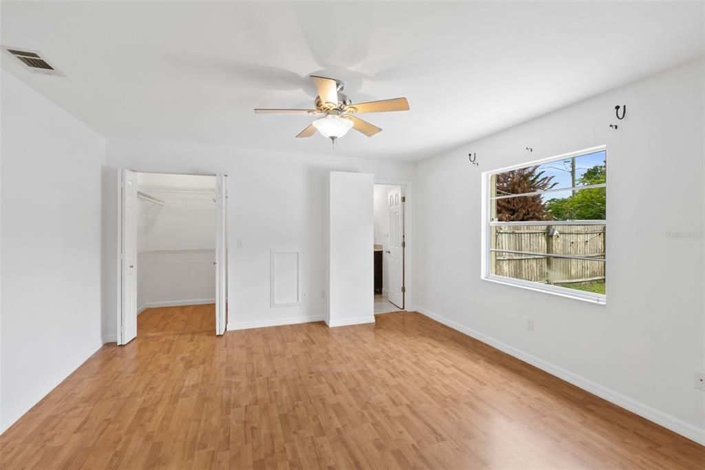 Activo con contrato: $314,900 (3 camas, 2 baños, 1330 Pies cuadrados)