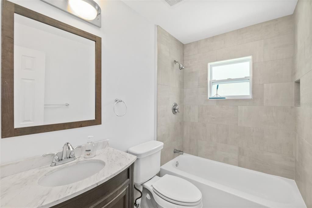 Activo con contrato: $314,900 (3 camas, 2 baños, 1330 Pies cuadrados)