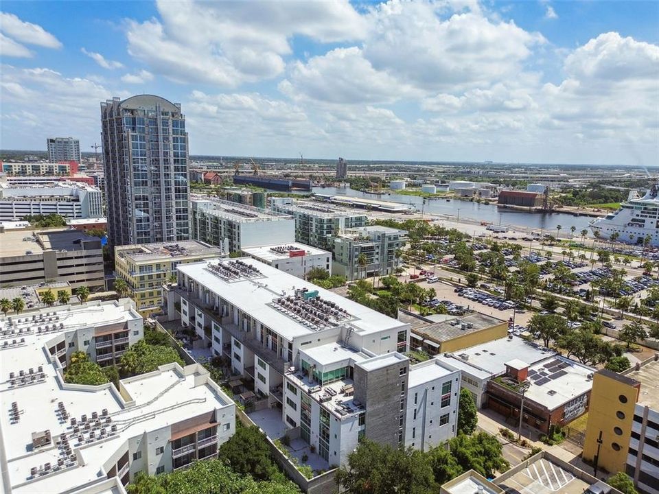 合同活跃: $459,000 (1 贝兹, 1 浴室, 1300 平方英尺)