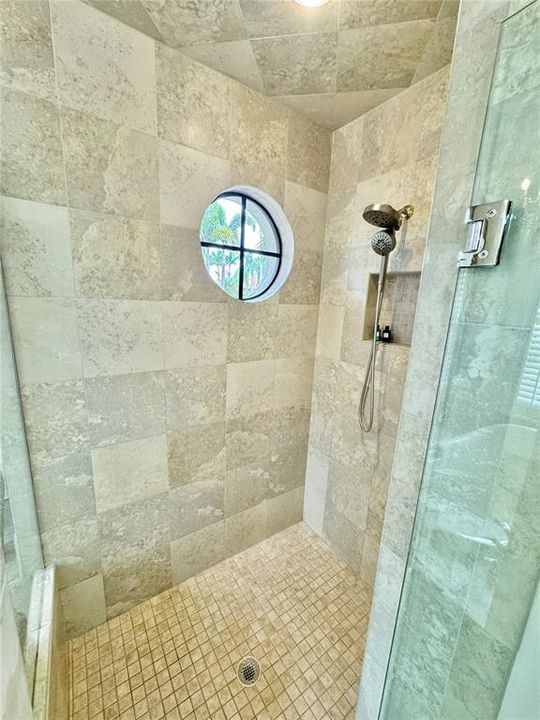 For Sale: $1,870,000 (6 beds, 4 baths, 4193 Square Feet)