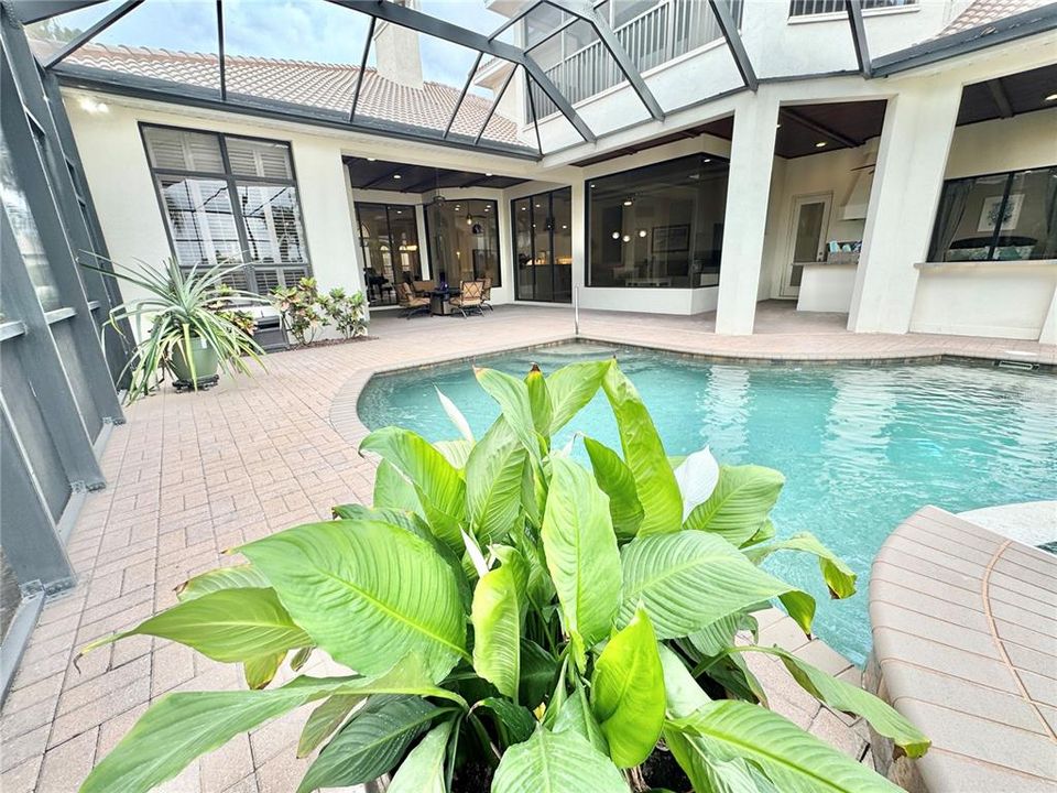 For Sale: $1,870,000 (6 beds, 4 baths, 4193 Square Feet)