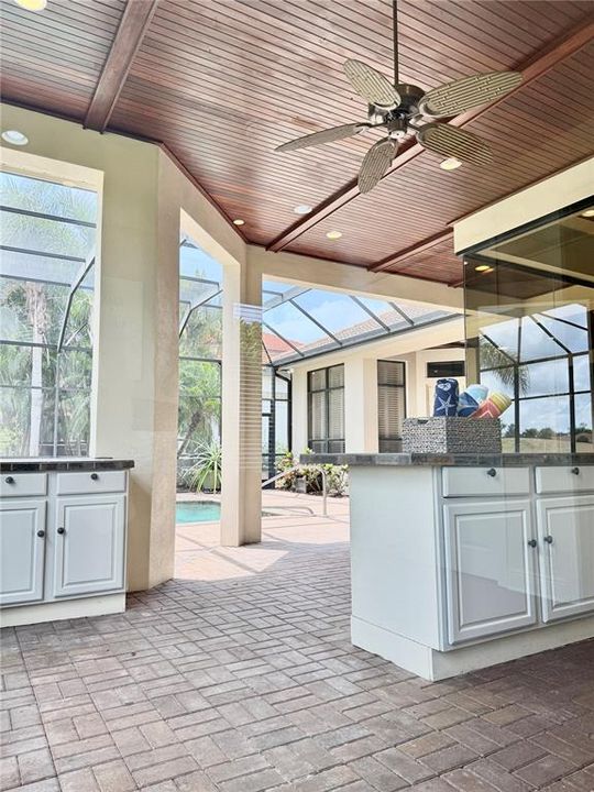 For Sale: $1,870,000 (6 beds, 4 baths, 4193 Square Feet)