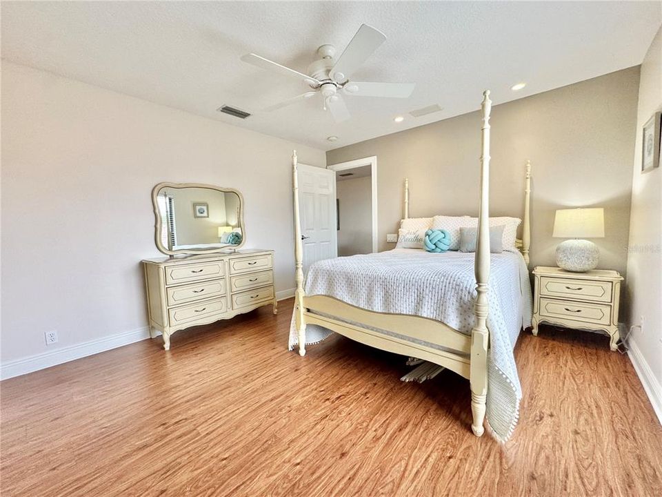 For Sale: $1,870,000 (6 beds, 4 baths, 4193 Square Feet)