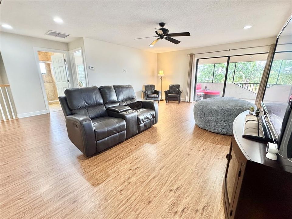 For Sale: $1,870,000 (6 beds, 4 baths, 4193 Square Feet)