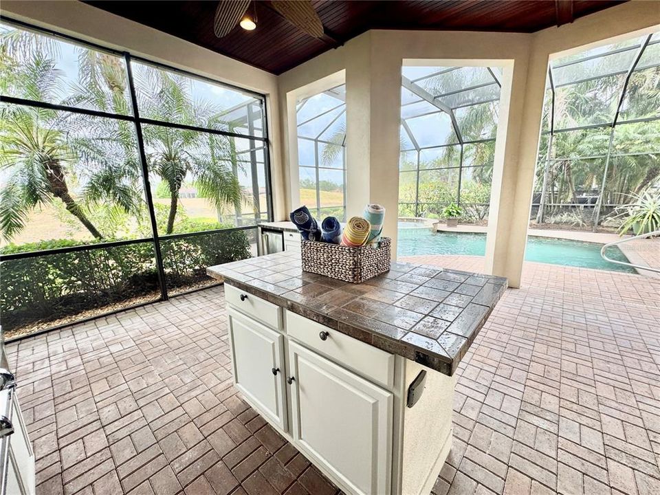 For Sale: $1,870,000 (6 beds, 4 baths, 4193 Square Feet)