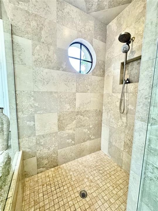 For Sale: $1,870,000 (6 beds, 4 baths, 4193 Square Feet)