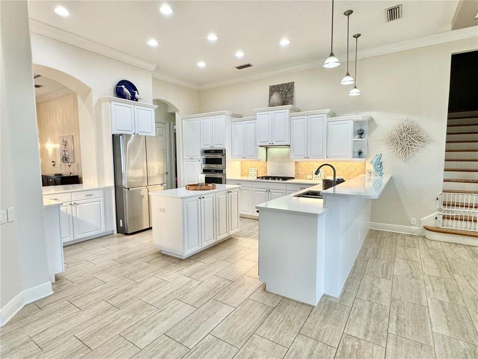 For Sale: $1,870,000 (6 beds, 4 baths, 4193 Square Feet)