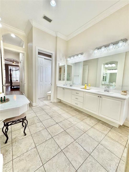 For Sale: $1,870,000 (6 beds, 4 baths, 4193 Square Feet)