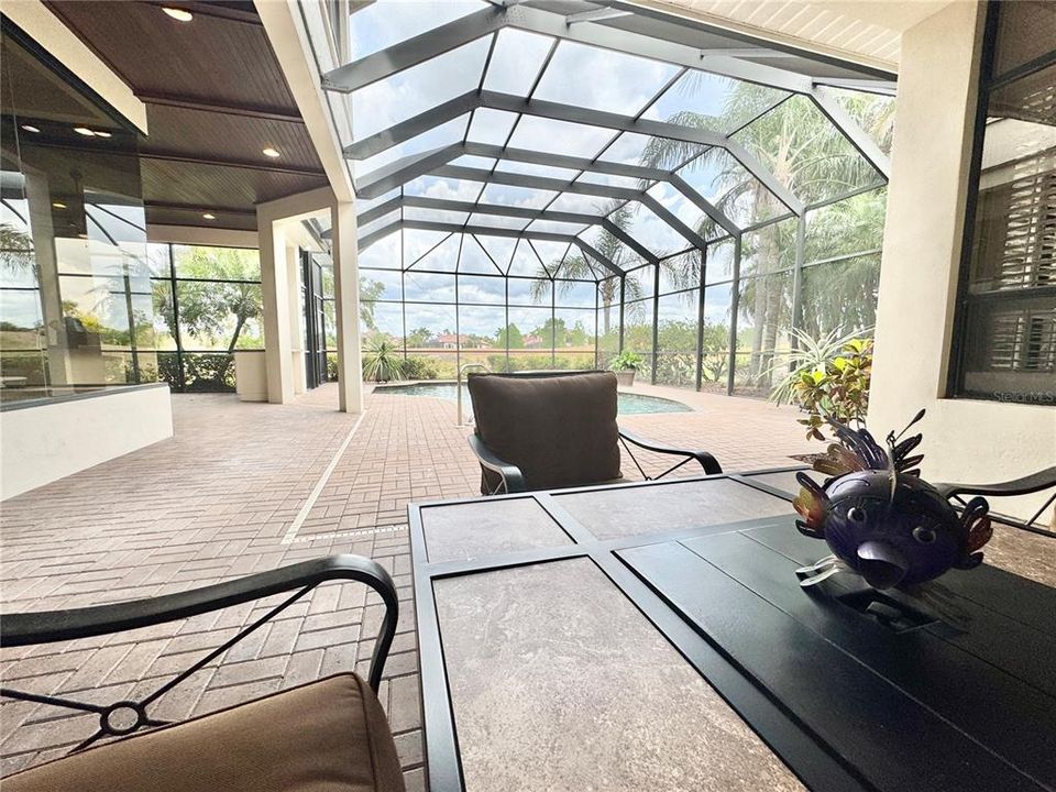 For Sale: $1,870,000 (6 beds, 4 baths, 4193 Square Feet)
