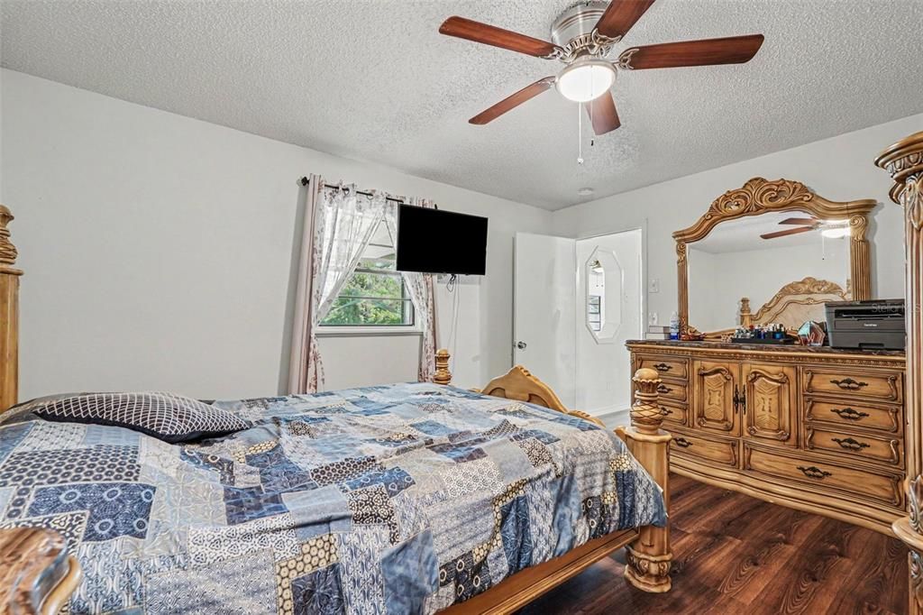 En Venta: $274,900 (3 camas, 2 baños, 1255 Pies cuadrados)