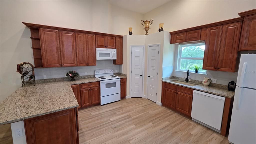 For Sale: $499,000 (3 beds, 2 baths, 1620 Square Feet)