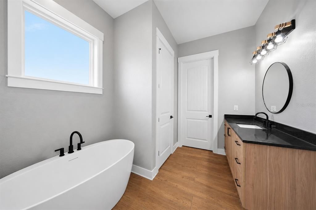 For Sale: $499,000 (4 beds, 2 baths, 2137 Square Feet)