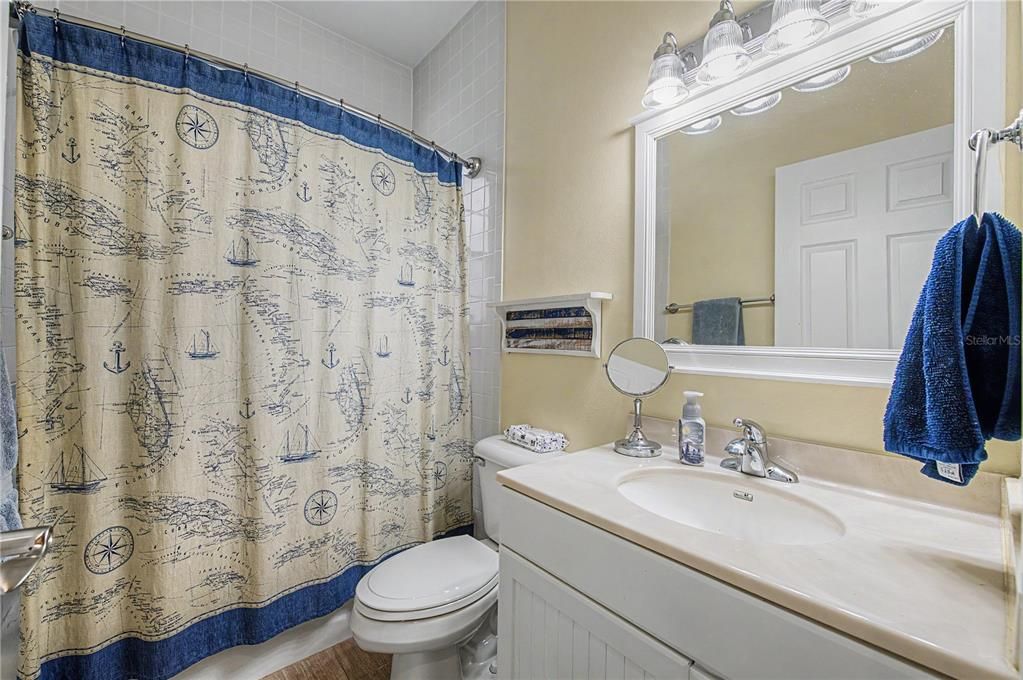 For Sale: $700,000 (5 beds, 3 baths, 2370 Square Feet)