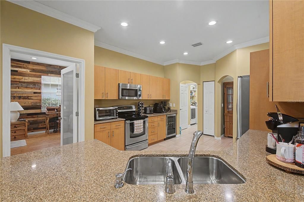 For Sale: $700,000 (5 beds, 3 baths, 2370 Square Feet)