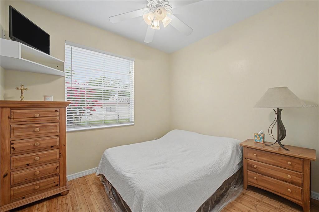For Sale: $700,000 (5 beds, 3 baths, 2370 Square Feet)