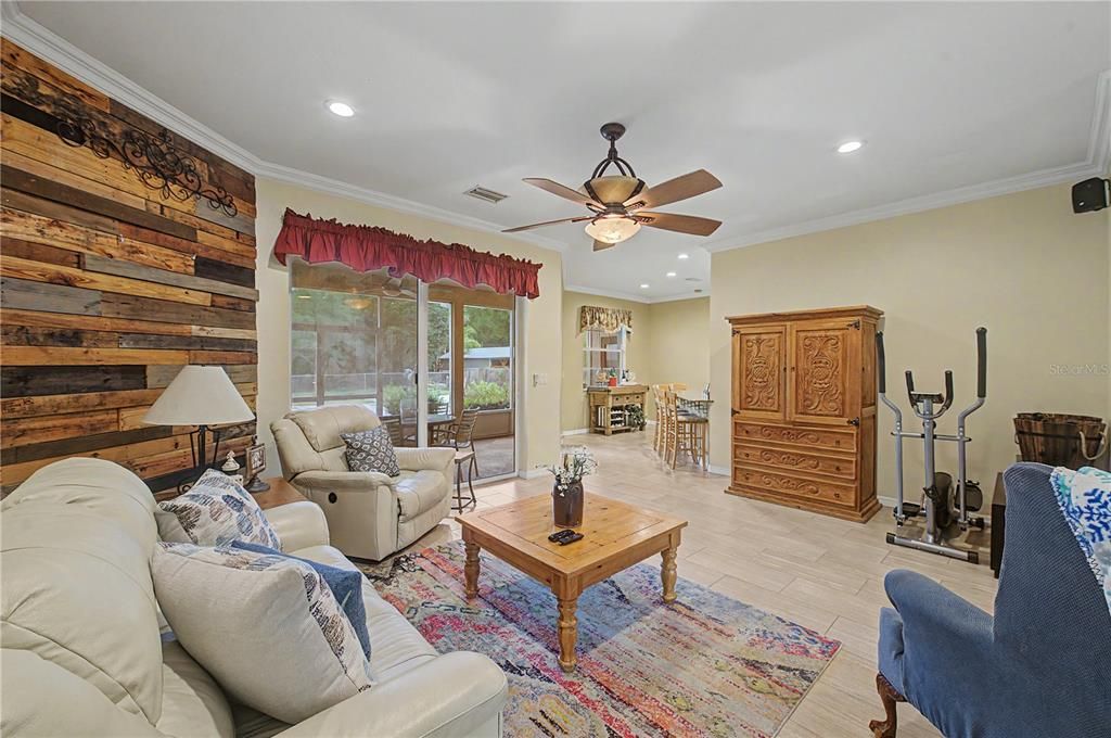 For Sale: $700,000 (5 beds, 3 baths, 2370 Square Feet)
