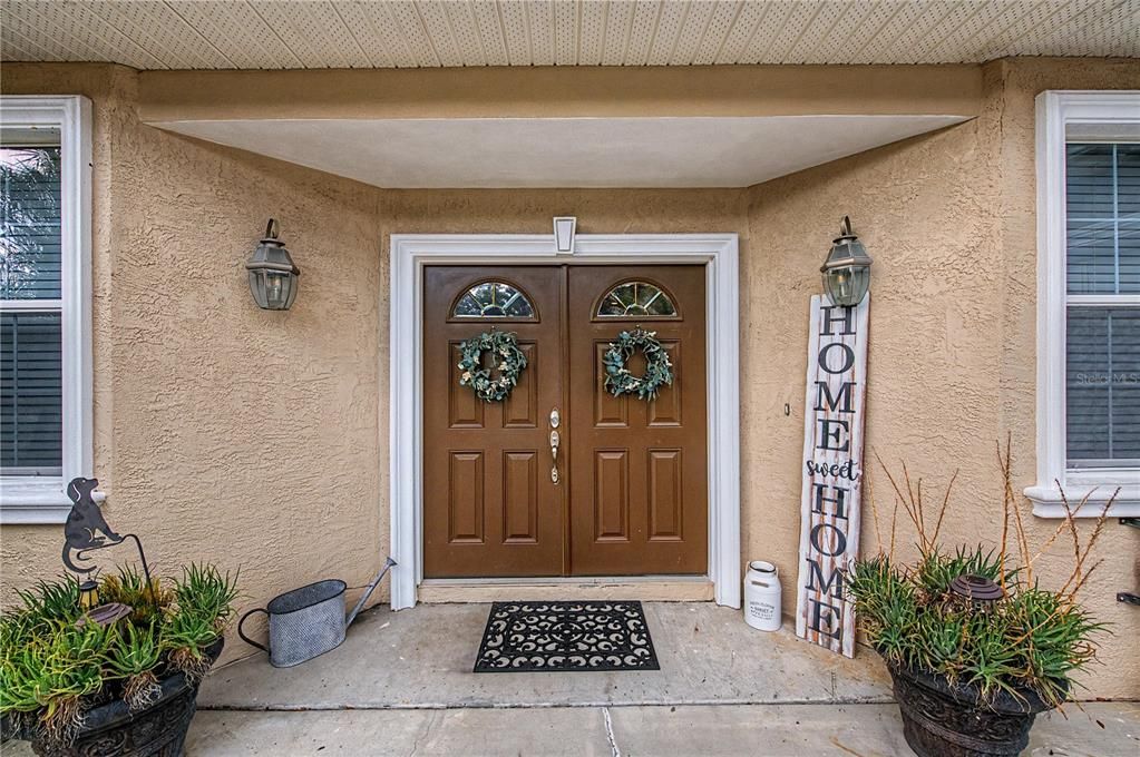 For Sale: $700,000 (5 beds, 3 baths, 2370 Square Feet)