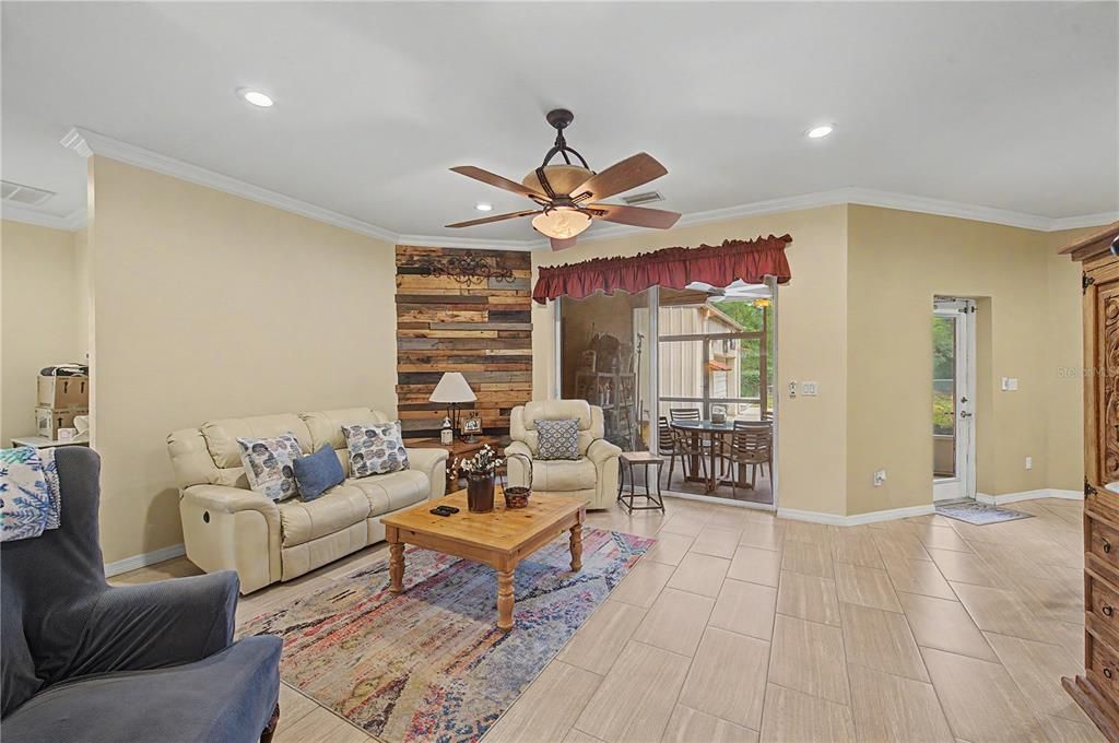 For Sale: $700,000 (5 beds, 3 baths, 2370 Square Feet)