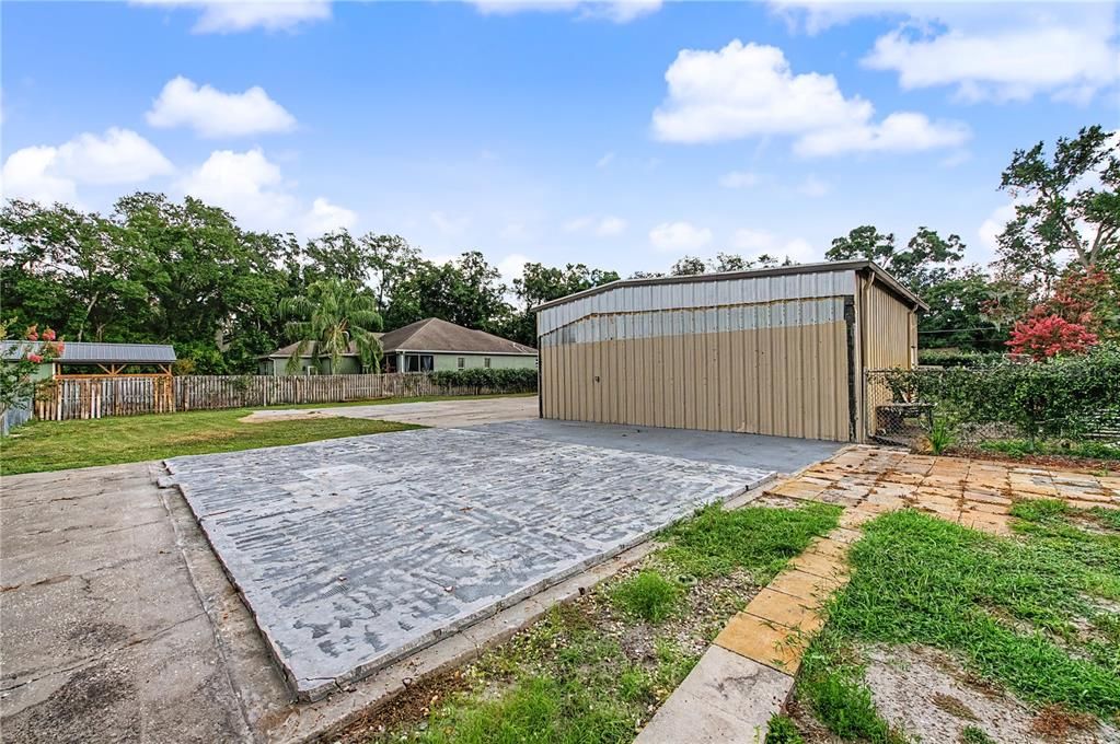 For Sale: $700,000 (5 beds, 3 baths, 2370 Square Feet)