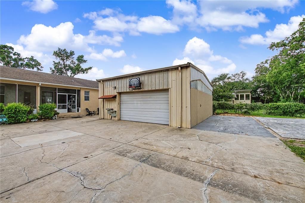For Sale: $700,000 (5 beds, 3 baths, 2370 Square Feet)