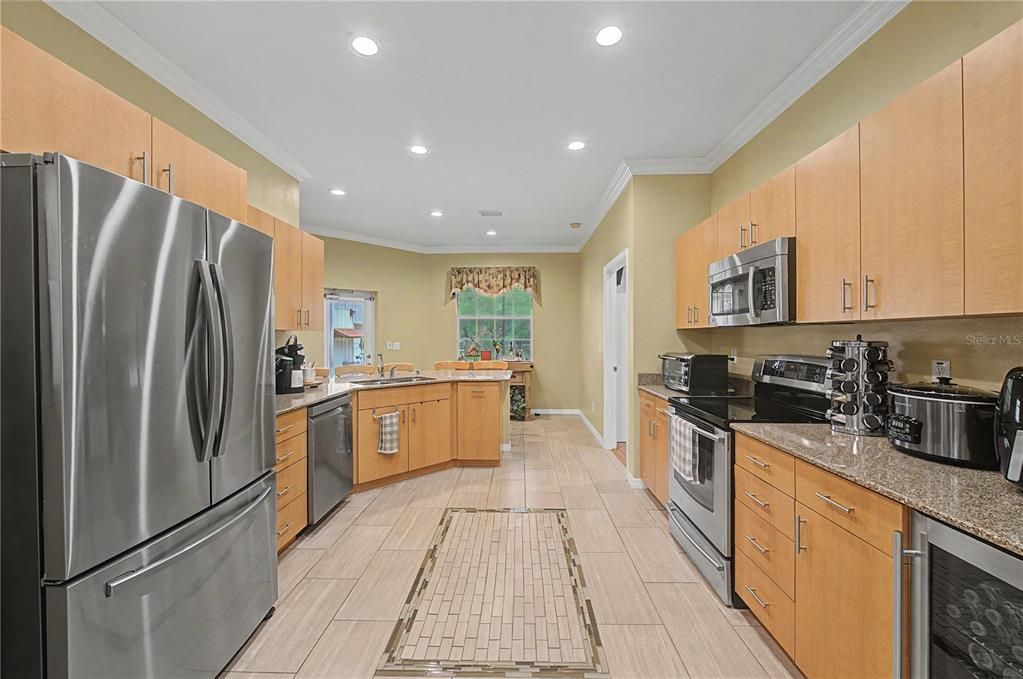 For Sale: $700,000 (5 beds, 3 baths, 2370 Square Feet)