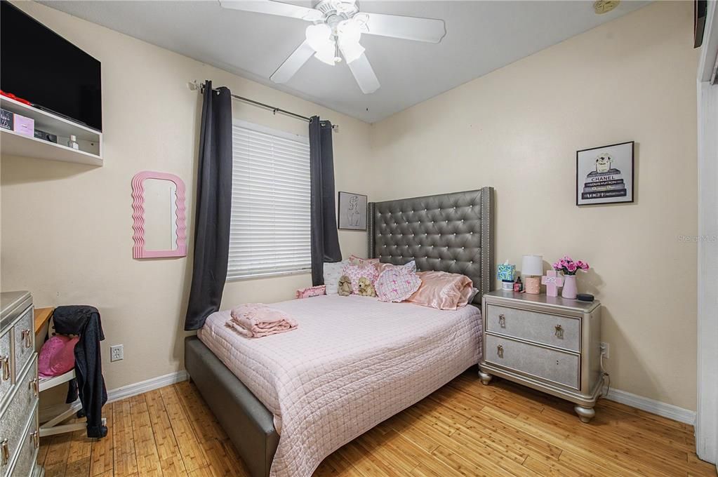 For Sale: $700,000 (5 beds, 3 baths, 2370 Square Feet)