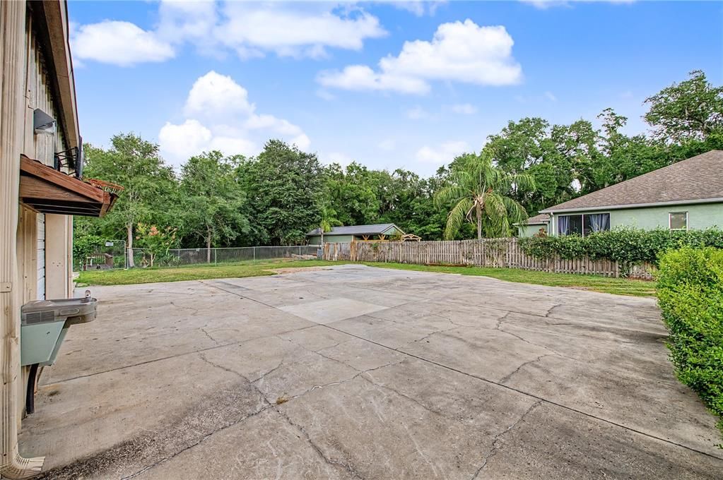 For Sale: $700,000 (5 beds, 3 baths, 2370 Square Feet)