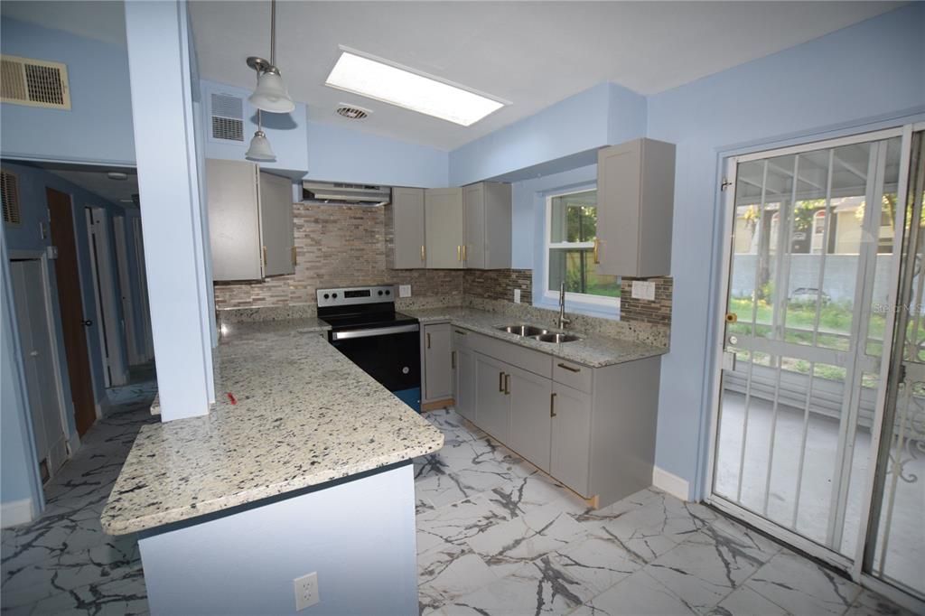For Rent: $1,900 (3 beds, 1 baths, 1300 Square Feet)
