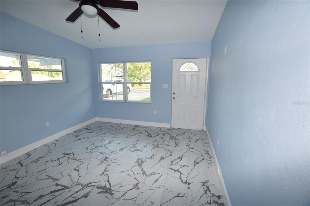 For Rent: $1,900 (3 beds, 1 baths, 1300 Square Feet)