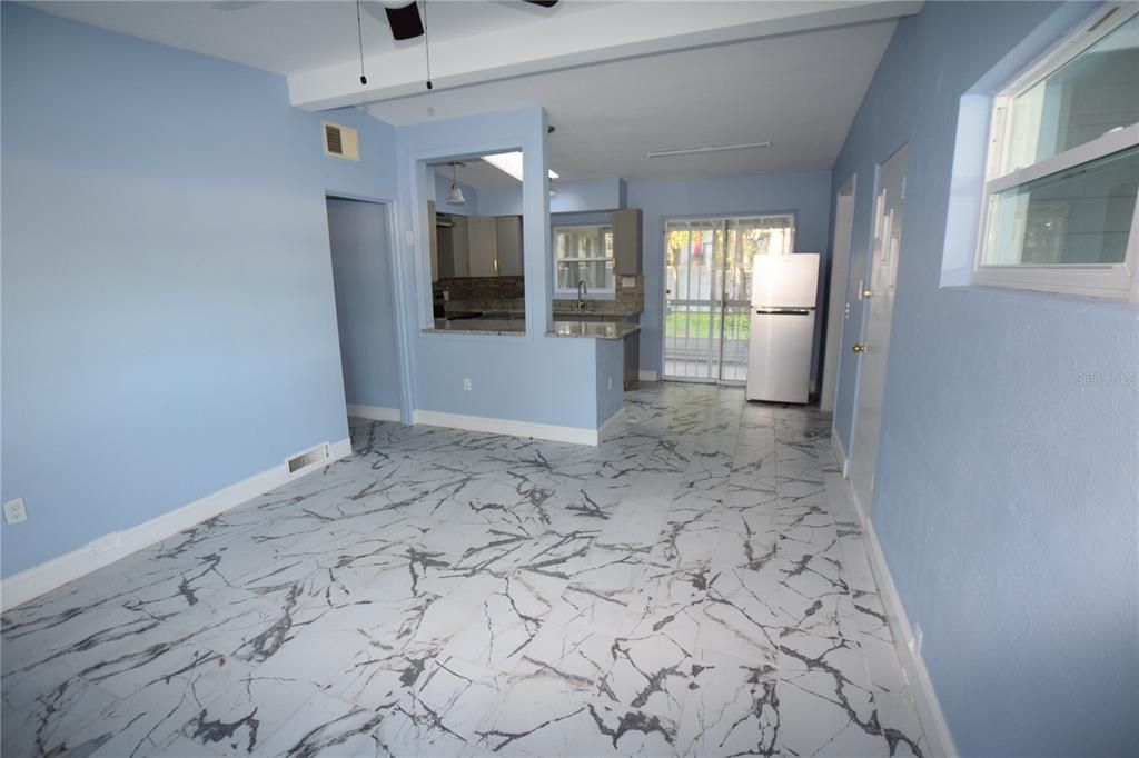 For Rent: $1,900 (3 beds, 1 baths, 1300 Square Feet)