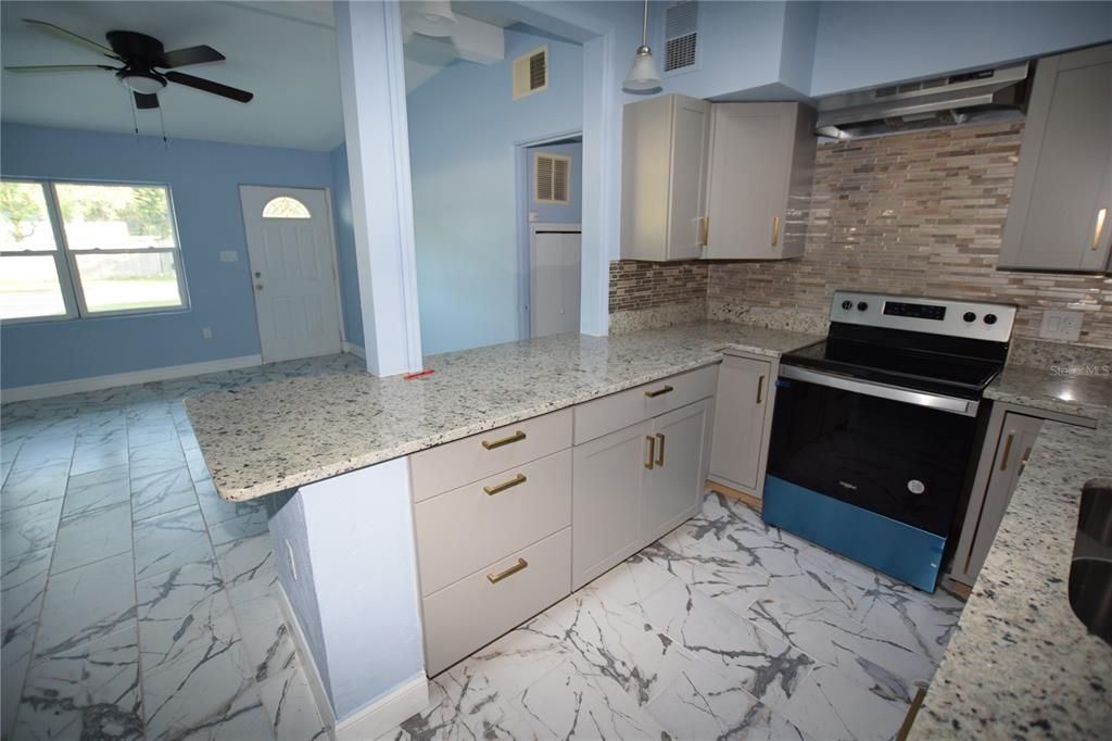 For Rent: $1,900 (3 beds, 1 baths, 1300 Square Feet)