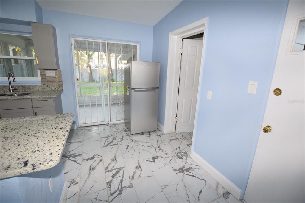 For Rent: $1,900 (3 beds, 1 baths, 1300 Square Feet)