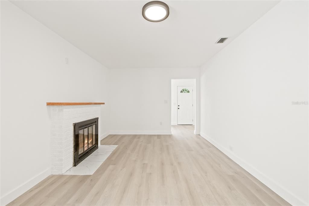 На продажу: $369,900 (2 спален, 2 ванн, 1086 Квадратных фут)