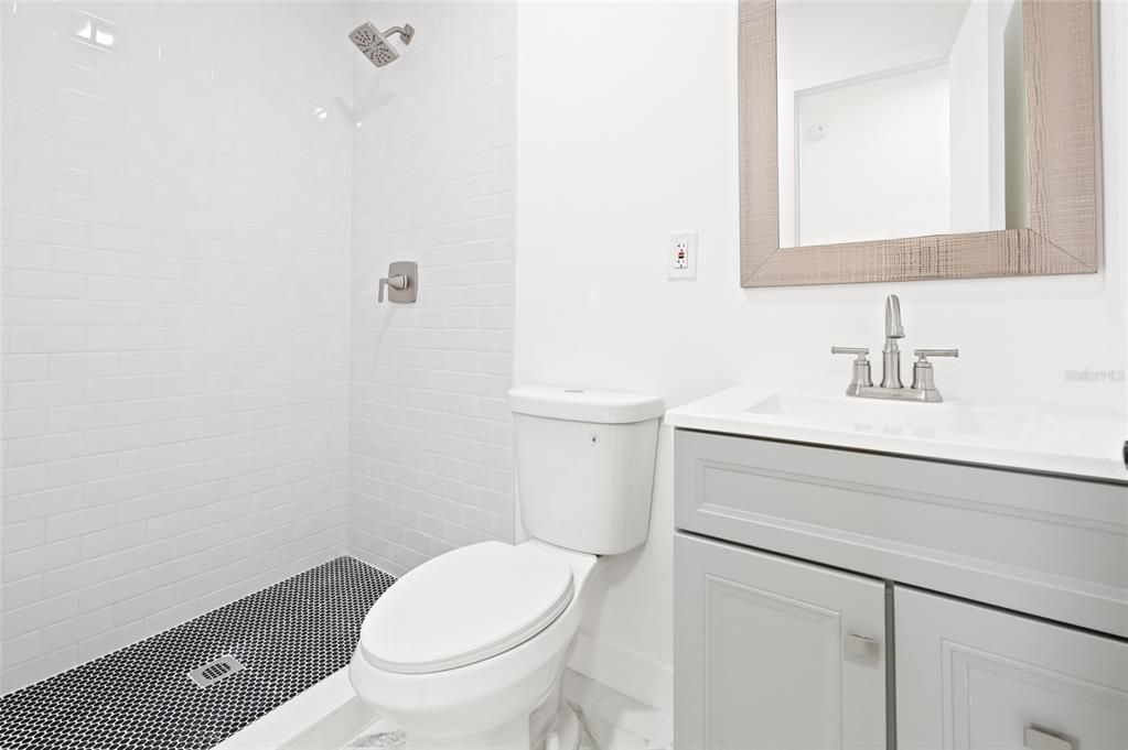 На продажу: $369,900 (2 спален, 2 ванн, 1086 Квадратных фут)