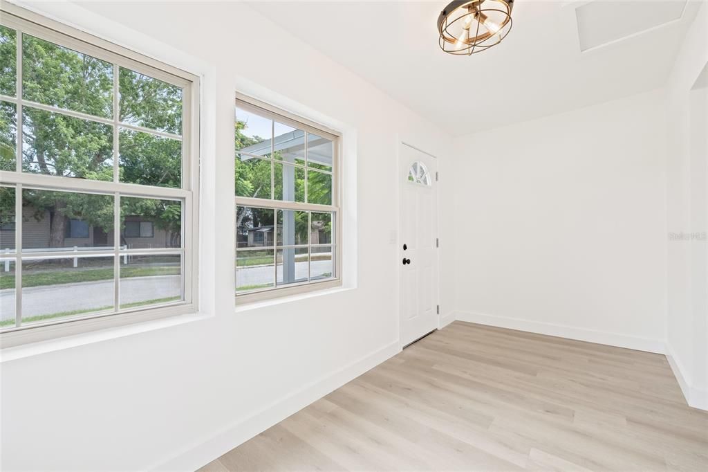 На продажу: $369,900 (2 спален, 2 ванн, 1086 Квадратных фут)