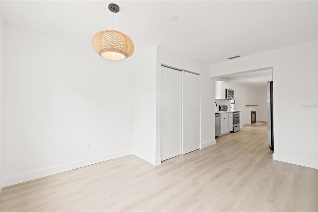 На продажу: $369,900 (2 спален, 2 ванн, 1086 Квадратных фут)